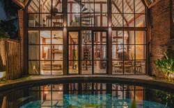 Villa Sembilan, Unique  Modern Villa Central Ubud