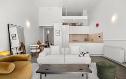 Classic 1-Bed City Stay Near Eateries and Laneways