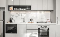 Elegant 2-Bed with Superb Views & Amenities