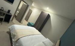 Coast to Coast Pool, Stanza positano