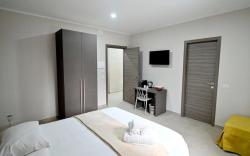 Coast to Coast Pool, Stanza ravello