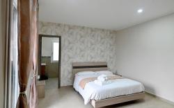 Coast to Coast Pool, Stanza minori