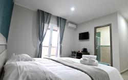 Coast to Coast Pool, Stanza cetara