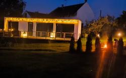 Tiny House Black Swallow se saunou a bazénem