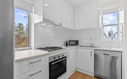 Stylish 2-Bed Home Steps from Henley Beach