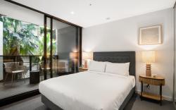 Elegant 1-Bed Apartment with Premium Amenities