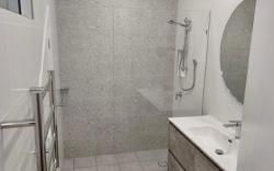 Beautiful 2-Storey Unit with Balcony near Smith St