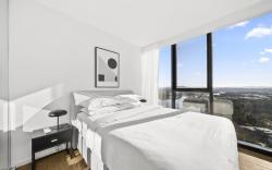 Refined 2-Bed With Luxurious Building Amenities