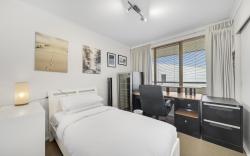 Bright 2-Bed with Private Balcony by Telopea Park