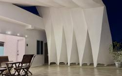 Open Terrace Retreat – Artistic Haven