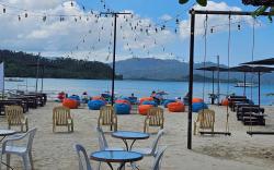 Ferellee Beachfront Inn