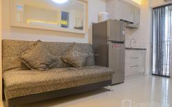 Pool View 2BR Bassura City Apartment By Travelio