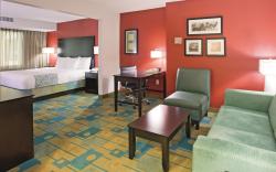 La Quinta Inn & Suites by Wyndham Milwaukee Bayshore Area