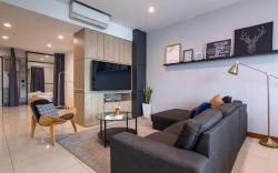 Maverick by ALV, 3BR Duplex Condo