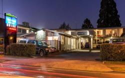 Twin Peaks Lakeside Inn