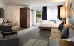 V Capri Palm Springs, a Dolce by Wyndham