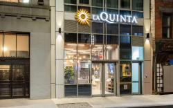 La Quinta Inn & Suites by Wyndham Times Square South