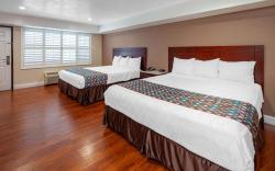 Travelodge by Wyndham Harbor City