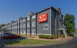 Econo Lodge Inn & Suites