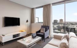 Meriton Suites Campbell Street