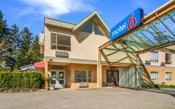 Motel 6 Surrey, BC