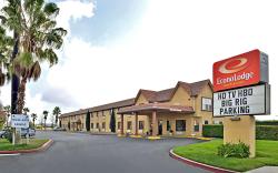 Econo Lodge Inn & Suites
