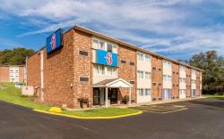 Motel 6 New Stanton, PA