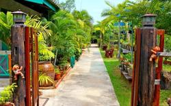 Pop Riverside Homestay