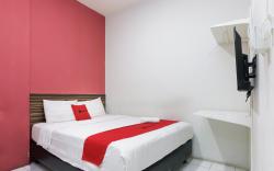 RedDoorz near Seasons City Mall