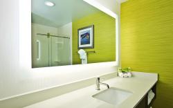 Holiday Inn Express & Suites Ann Arbor West - Zeeb Rd