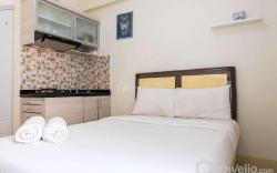 Cozy Studio Apartment Green Pramuka By Travelio