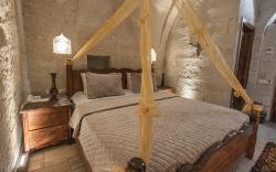 Maccan Cave Hotel