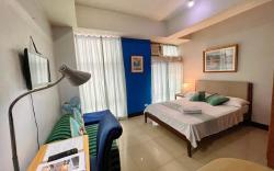 Condotel Deluxe at Manhattan Araneta  Near Gateway