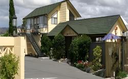 Colonial Motel