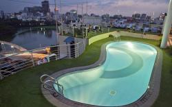 Lakeshore Hotel and Apartments