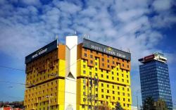 Hotel Holiday