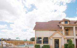 Howard Johnson by Wyndham San Marcos