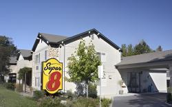 Creekside Inn & Suites