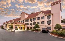 Comfort Suites Wilmington near Downtown