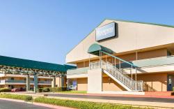 Rodeway Inn & Suites South of Fiesta Park