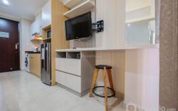 Cozy Studio Room Apartment MentengPark By Travelio