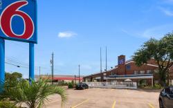 Motel 6 Houston, TX - Brookhollow