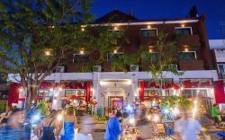 The Experience Walking Street Chiang Mai