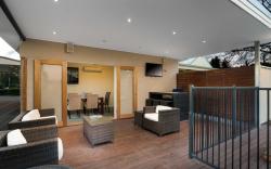 New Crossing Place Motel