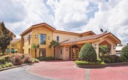 Howard Johnson by Wyndham Columbus Fort Moore