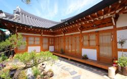 Happiness Full Hanok Guesthouse Jeonju