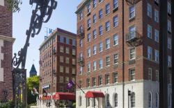 Sheraton Commander Hotel