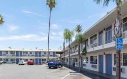 Motel 6 Bakersfield, CA - Central