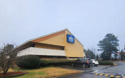 Americas Best Value Inn & Suites Little Rock at Scott Hamilton Dr