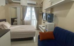 Romantic Studio Apartemen Green Pramuka City